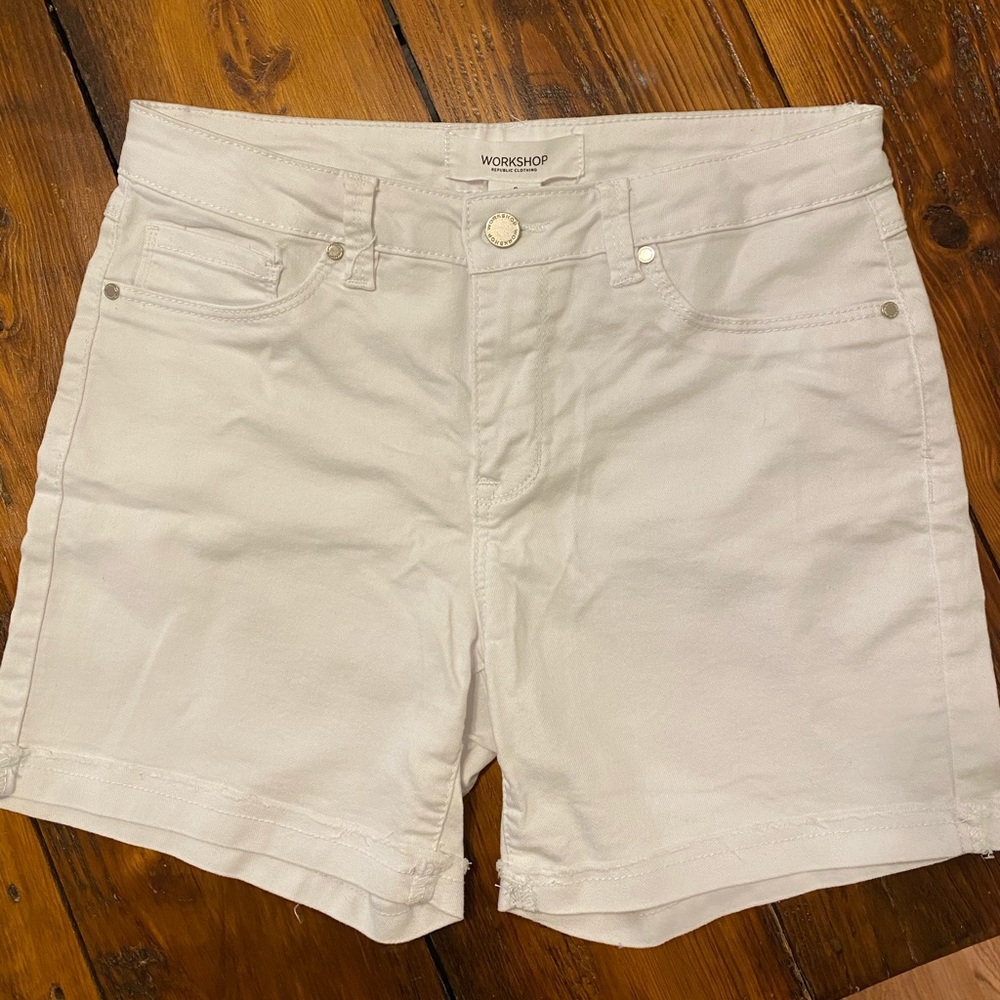 Women’s size 6 white shorts